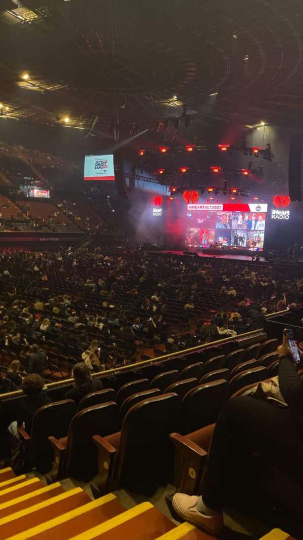 Kia Forum, section: 105, row: 6, seat: 9