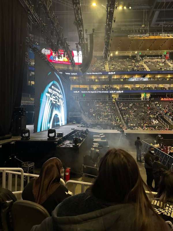 State Farm Arena, section: 121, row: FF, seat: 9
