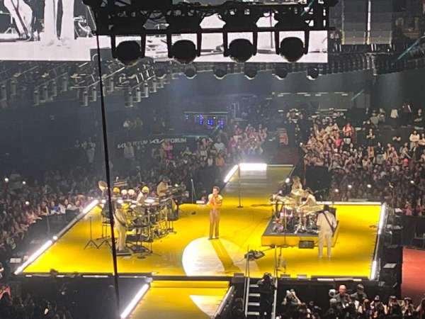 Kia Forum, section: 202, row: 6, seat: 3