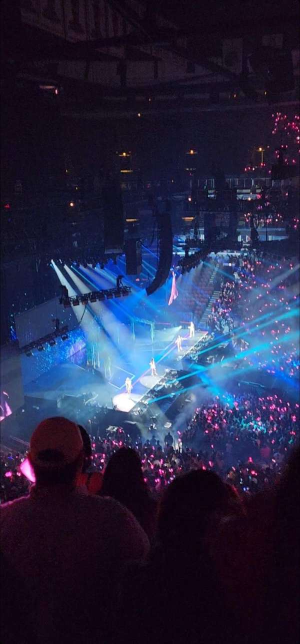 United Center, section: 318, row: 4, seat: 5