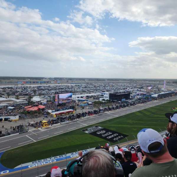 Daytona International Speedway, section: 435, row: 31, seat: 33