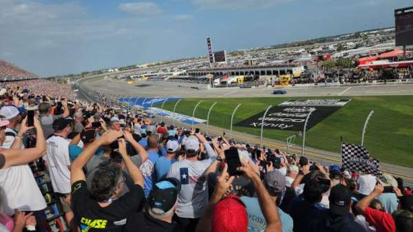 Daytona International Speedway, section: 139, row: 32, seat: 9