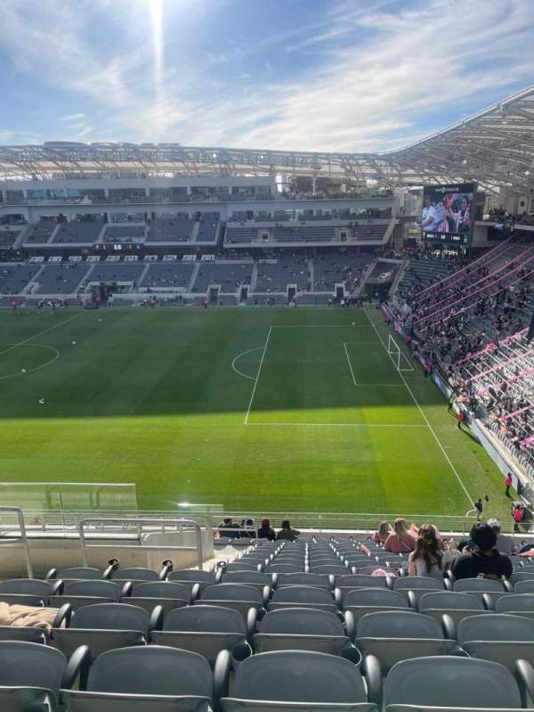 BMO Stadium, section: 209, row: R, seat: 20