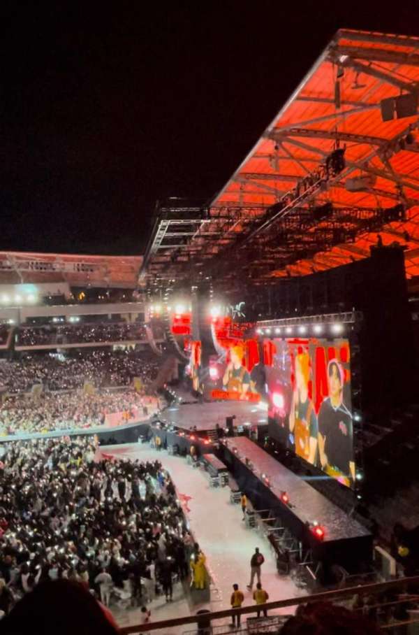 BMO Stadium, section: 209, row: B, seat: 14