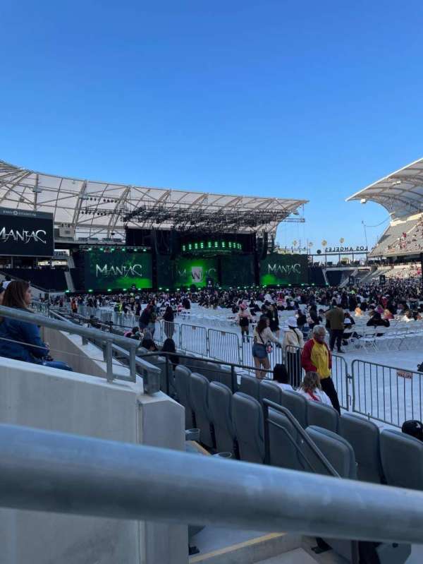 BMO Stadium, section: 128, row: A, seat: 4