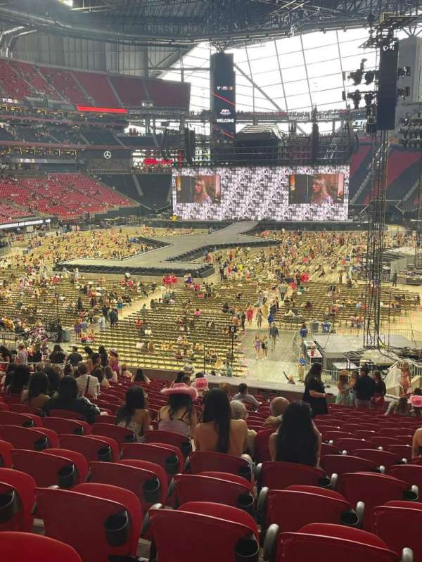 Mercedes-Benz Stadium, section: 117, row: 33, seat: 12