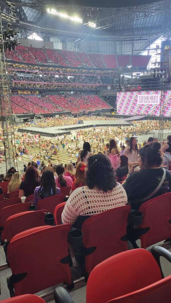 Mercedes-Benz stadium, section: 115, row: 31, seat: 8