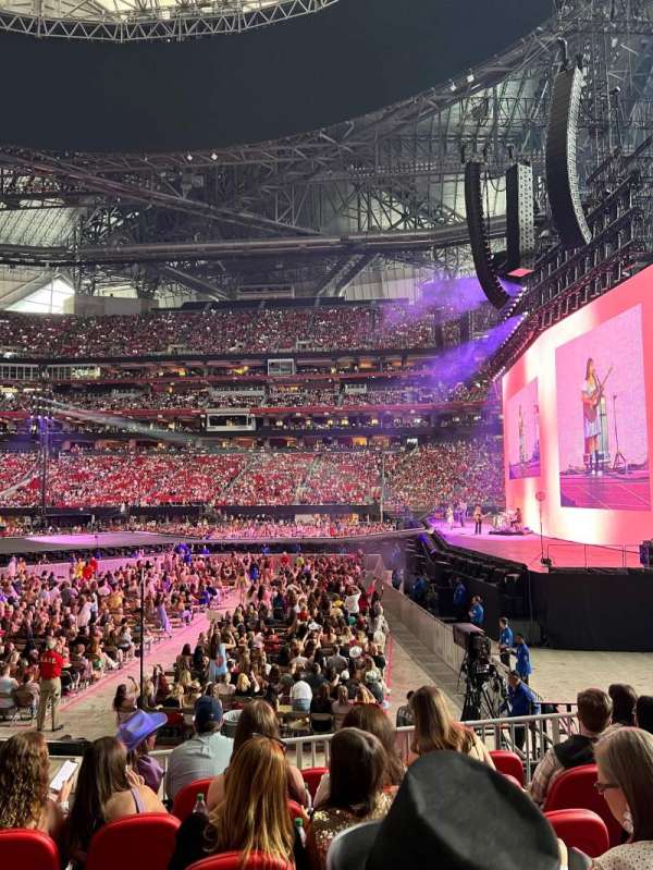 Mercedes-Benz Stadium, section: 107, row: 10, seat: 13