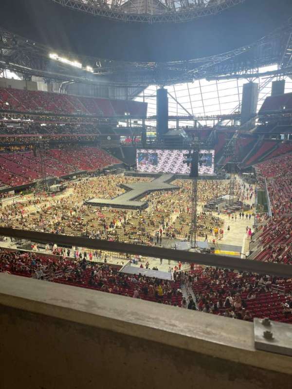 Mercedes-Benz Stadium, section: 221, row: 1, seat: 13