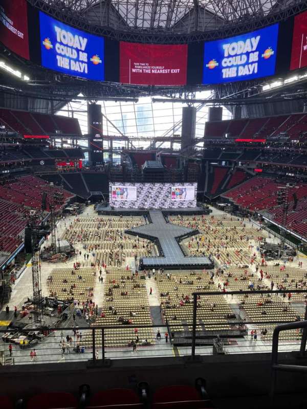 Mercedes-Benz Stadium, section: 327, row: 4, seat: 2