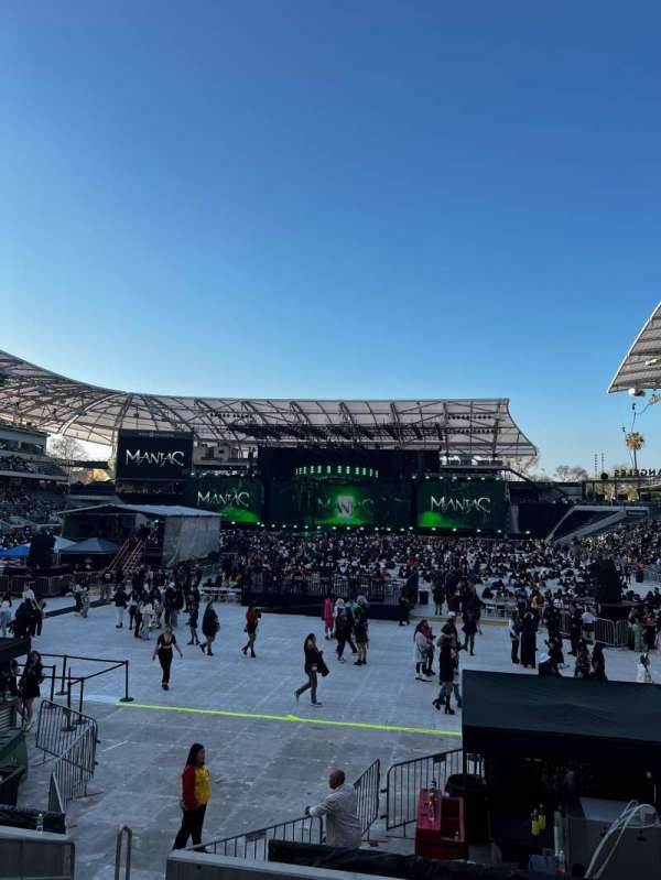 BMO Stadium, section: 121, row: J, seat: 17