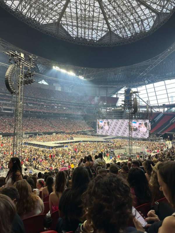 Mercedes-Benz Stadium, section: 115, row: 29, seat: 8