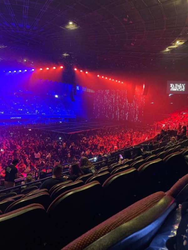 Kia Forum, section: 107, row: 11, seat: 1