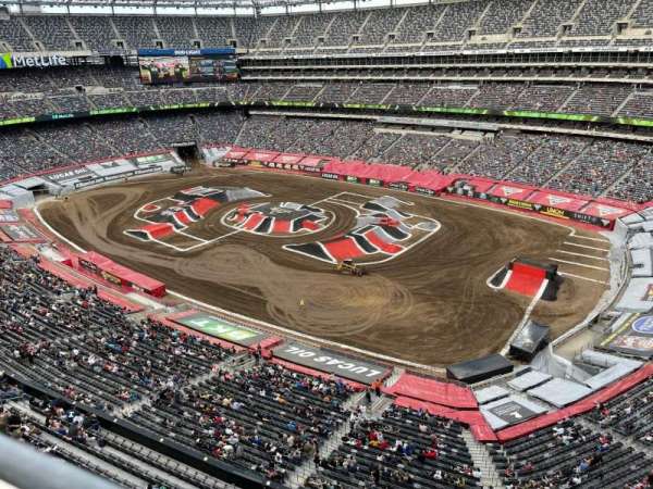 MetLife Stadium, section: 333, row: 1, seat: 13