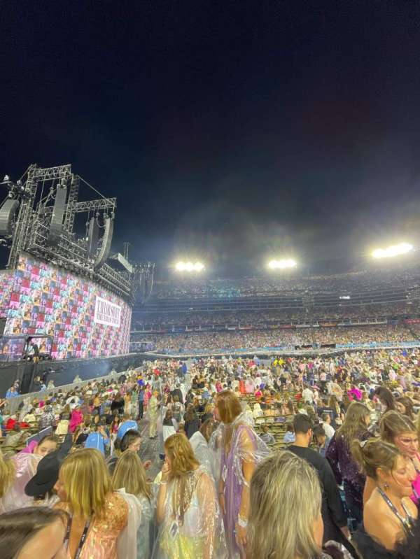 Nissan Stadium, section: 137, row: d, seat: 9