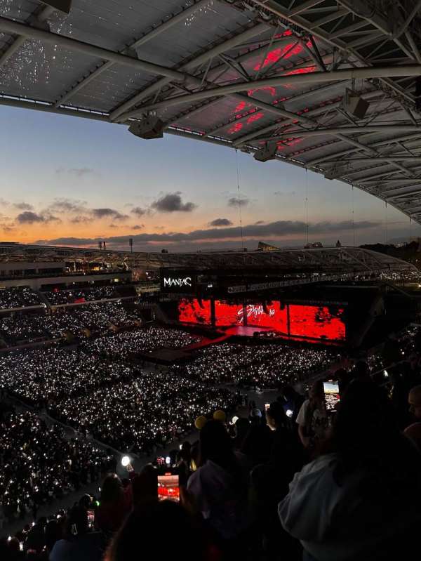 BMO Stadium, section: 215, row: Z, seat: 19