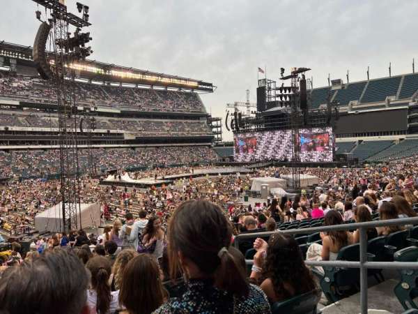 Lincoln Financial Field, section: 115, row: 27, seat: 4
