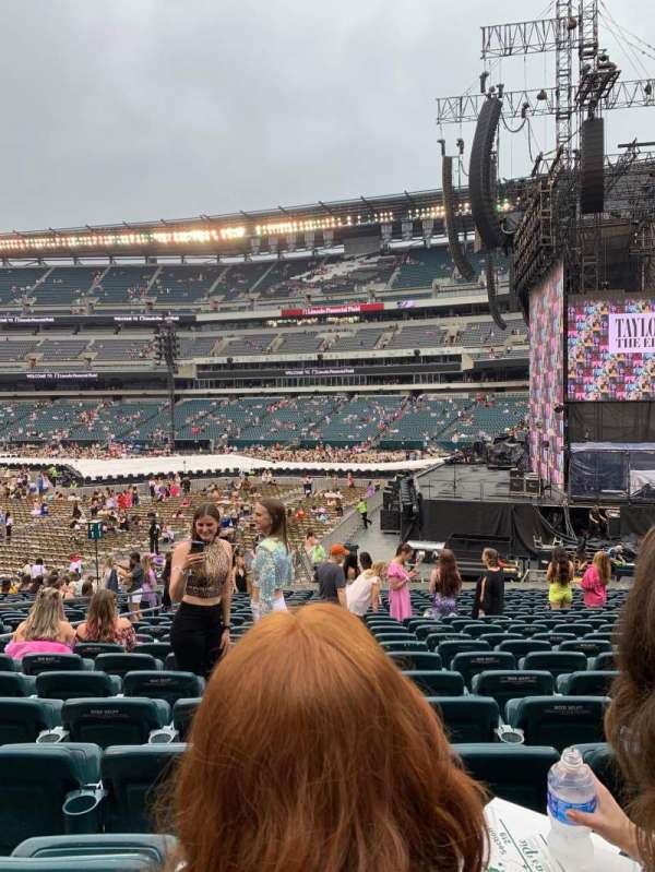 Lincoln Financial Field, section: 124, row: 22, seat: 18