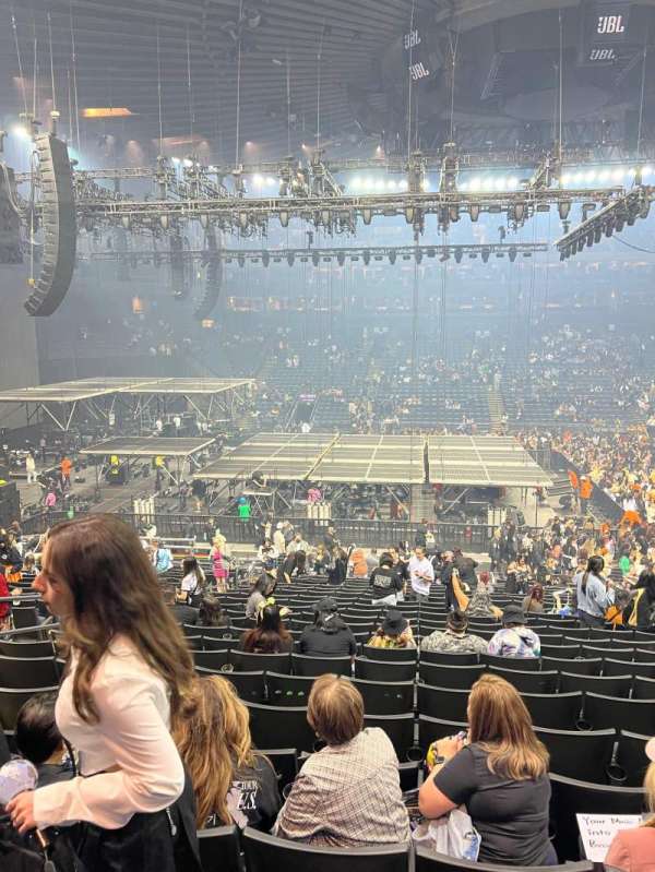 Oakland Arena, section: 115, row: 21, seat: 10