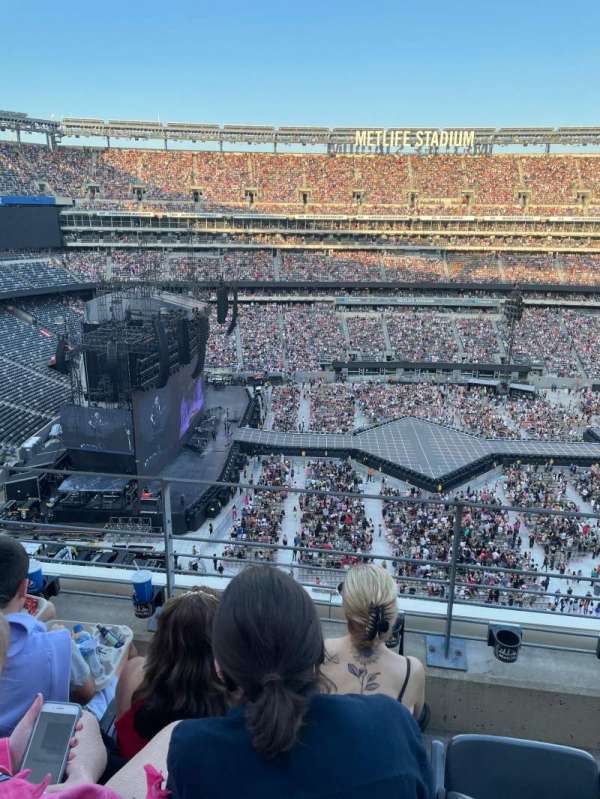 MetLife Stadium, section: 340, row: 3, seat: 17