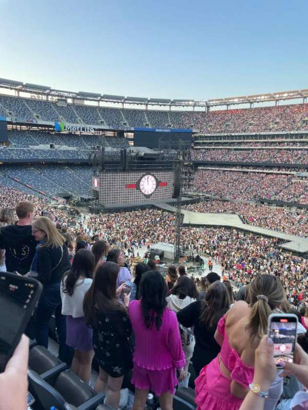 MetLife Stadium, section: 243, row: 9, seat: 13