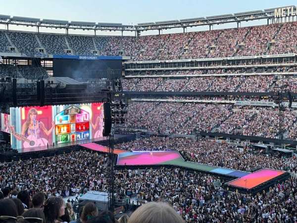 MetLife Stadium, section: 243, row: 9, seat: 13