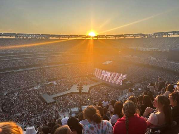MetLife Stadium, section: 317, row: 18, seat: 15