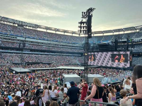 MetLife Stadium, section: 116, row: 20, seat: 4