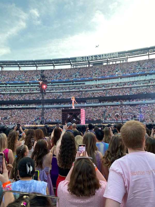 MetLife Stadium, section: 3, row: 9, seat: 28