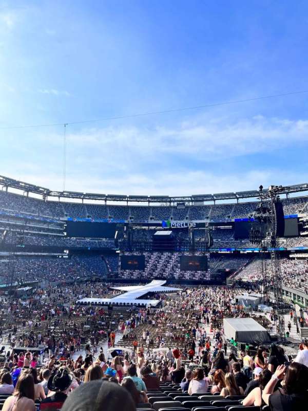 MetLife Stadium, section: 124, row: 36, seat: 6
