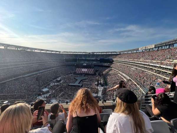 MetLife Stadium, section: 328, row: 8, seat: 1