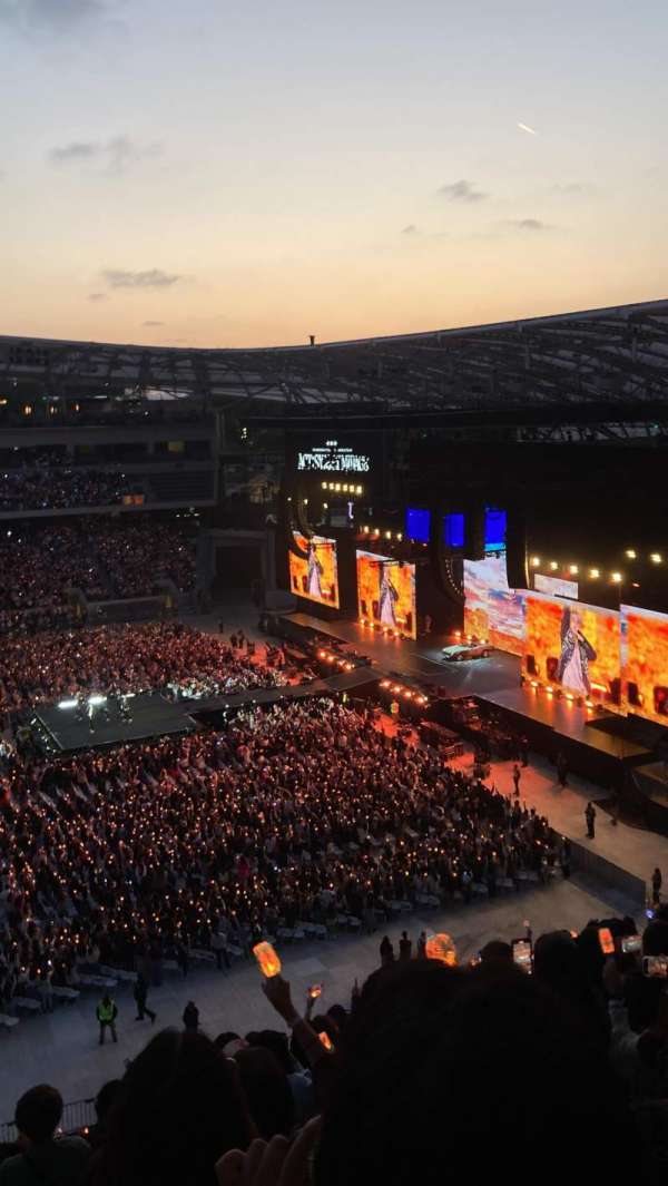 BMO Stadium, section: 211, row: T, seat: 19