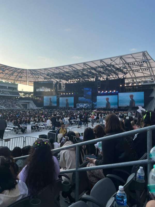 BMO Stadium, section: 114, row: F, seat: 4