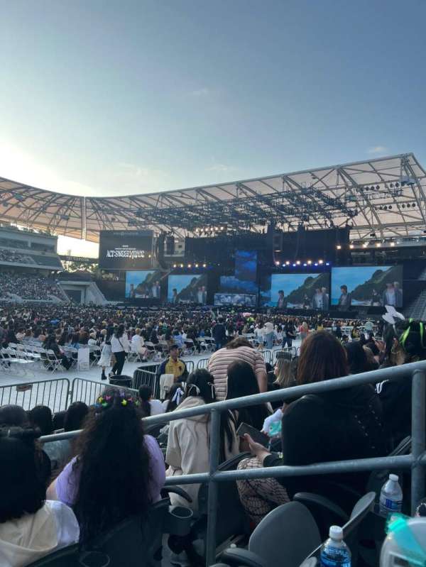 BMO Stadium, section: 114, row: F, seat: 4