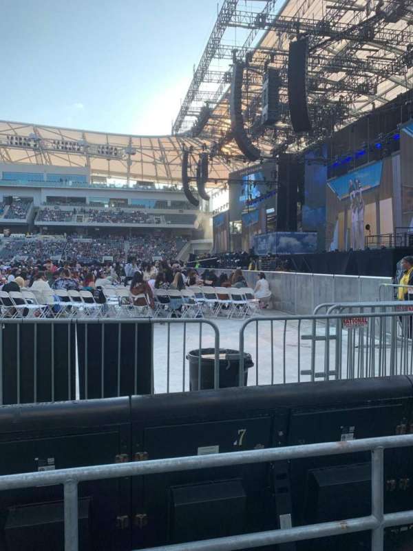 BMO Stadium, section: 109, row: B, seat: 22