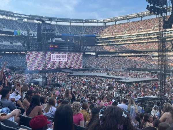 MetLife Stadium, section: 133, row: 28, seat: 12