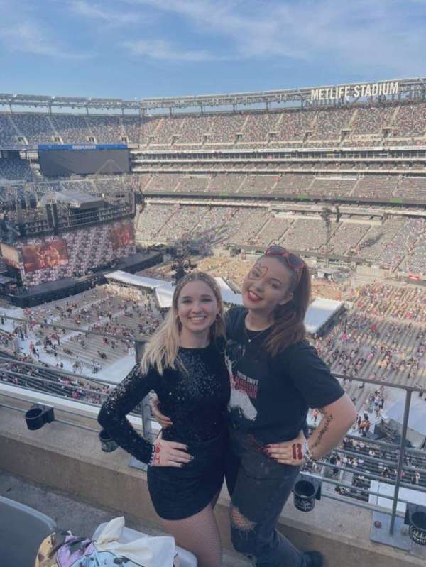 MetLife Stadium, section: 335, row: 1, seat: 17