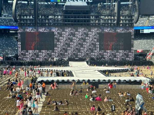 MetLife Stadium, section: 126, row: 19, seat: 25
