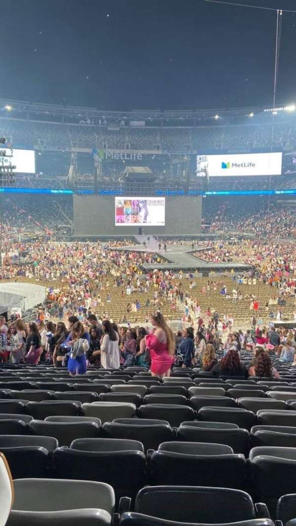 MetLife Stadium, section: 128, row: 39, seat: 20