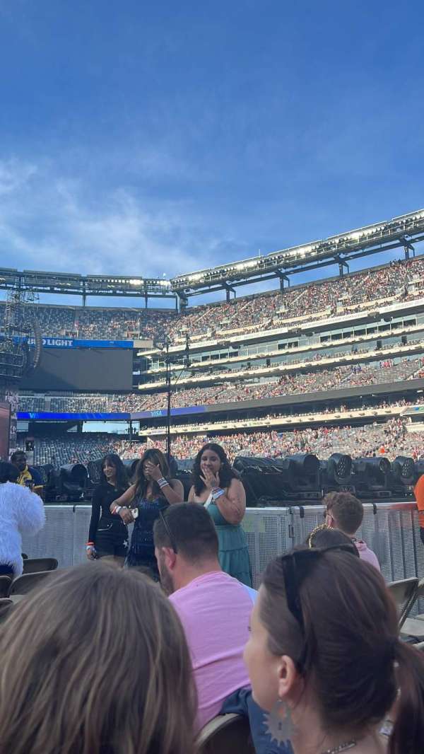 MetLife Stadium, section: 9, row: 9, seat: 13