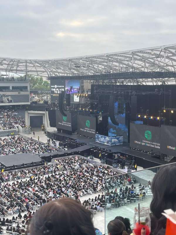 BMO Stadium, section: 212, row: P, seat: 9
