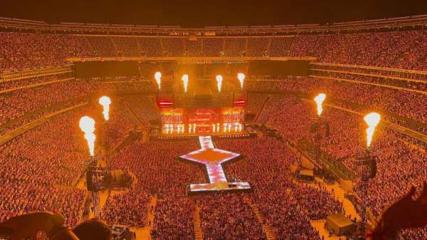 MetLife Stadium, section: 327, row: 15, seat: 14