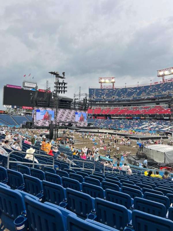 Nissan Stadium, section: 130, row: X, seat: 9