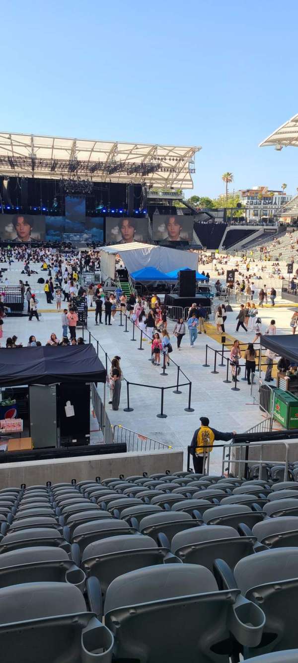 BMO Stadium, section: 123, row: M, seat: 7