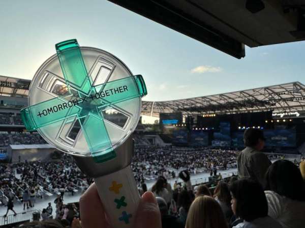 BMO Stadium, section: 116, row: U, seat: 9