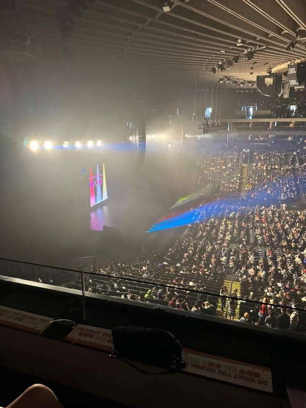 Oakland Arena, section: M43, row: 2