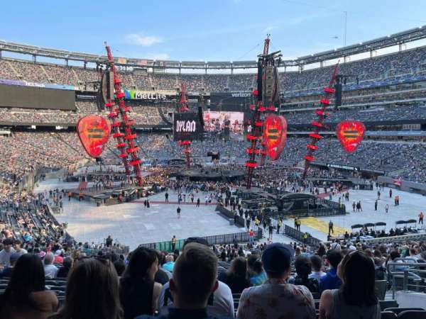 MetLife Stadium, section: 104, row: 42, seat: 5