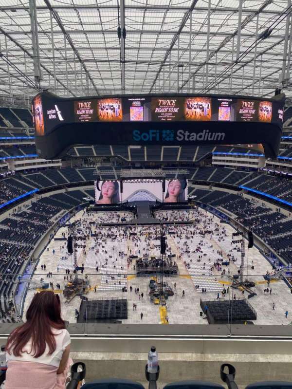 SoFi Stadium, section: 428, row: 3, seat: 5