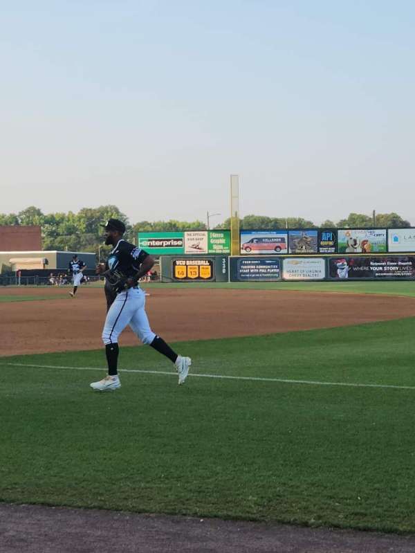 The Diamond, section: 102, row: B, seat: 7