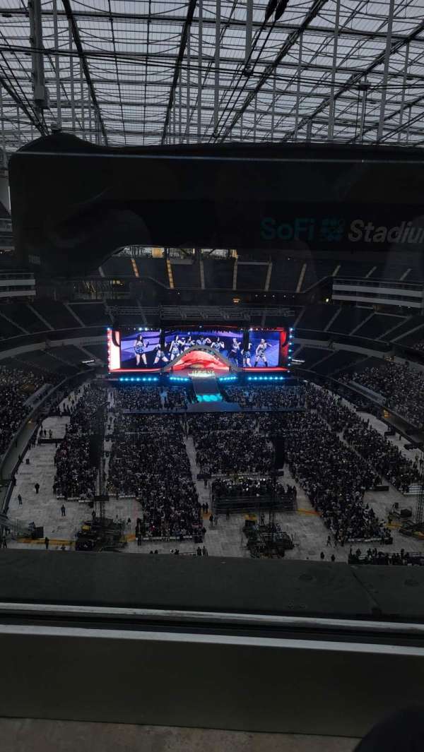 SoFi Stadium, section: 428, row: 1, seat: 22